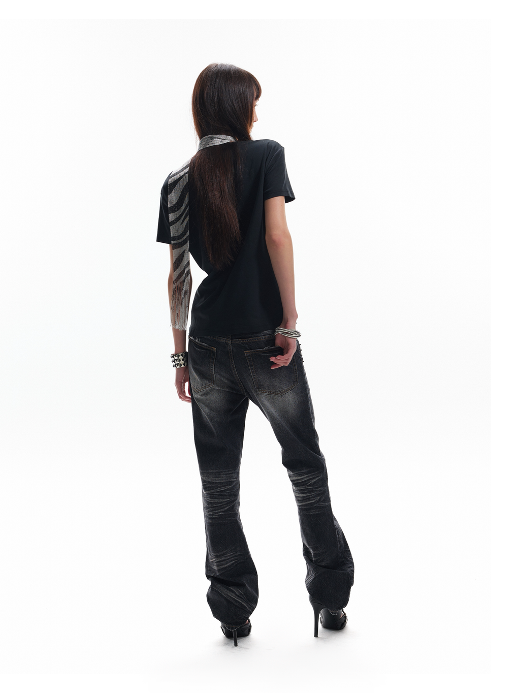 NUMBASIA Guitar Pick Flag Graphic Rhinestone V-Neck T-Shirt — NA6229