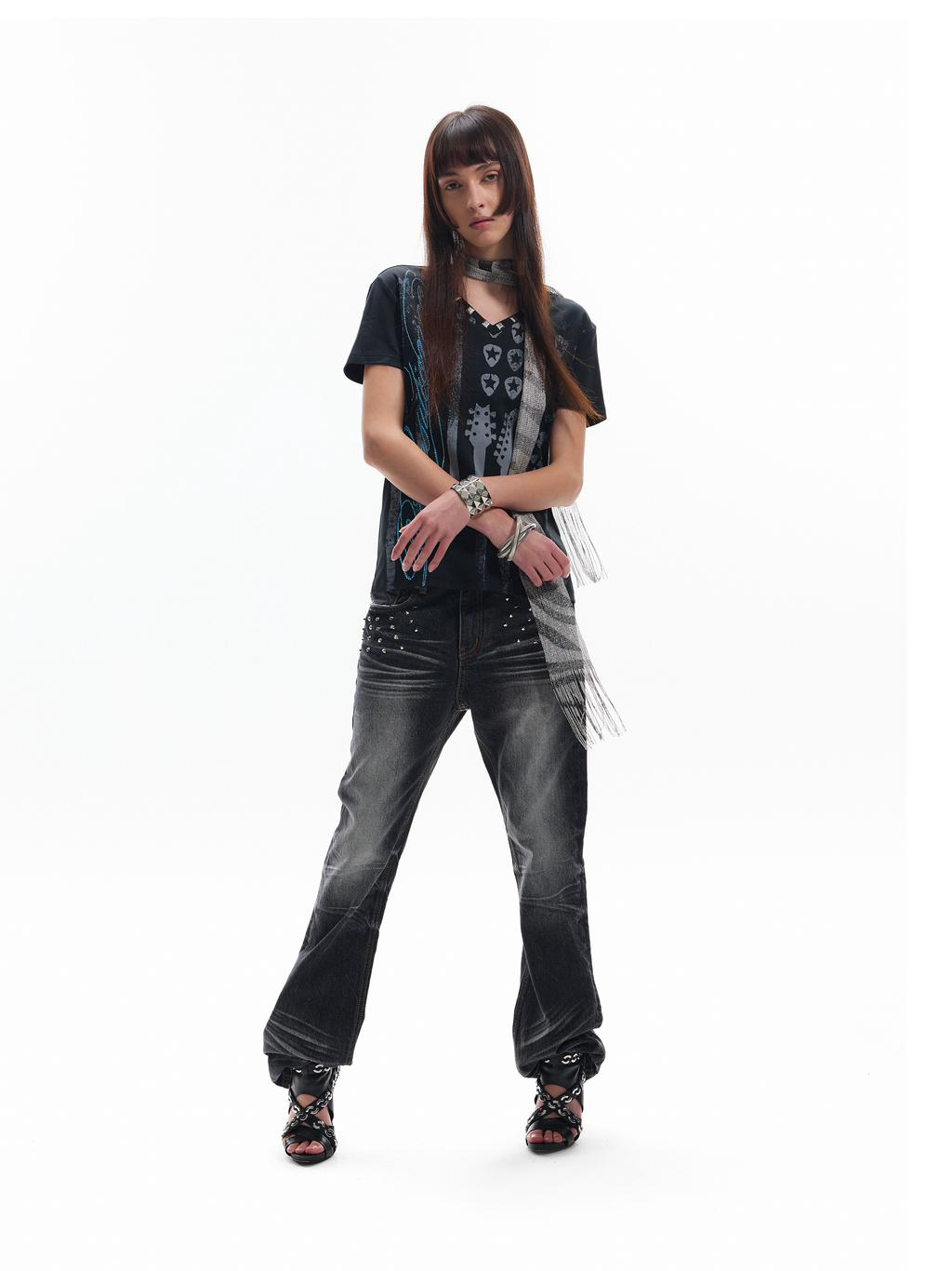 NUMBASIA Guitar Pick Flag Graphic Rhinestone V-Neck T-Shirt — NA6229