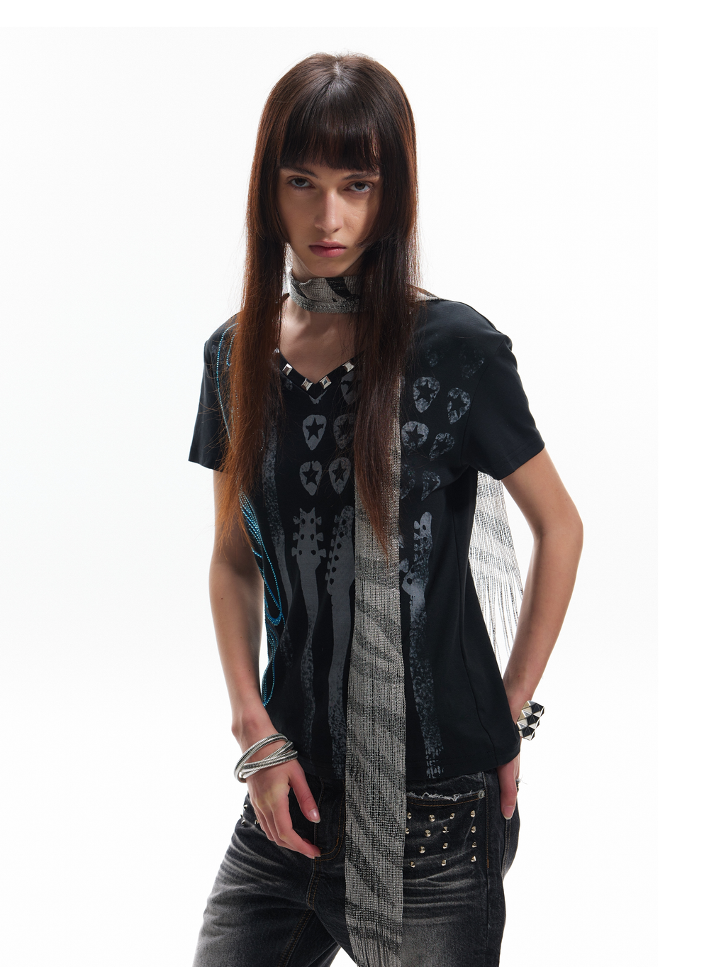 NUMBASIA Guitar Pick Flag Graphic Rhinestone V-Neck T-Shirt — NA6229